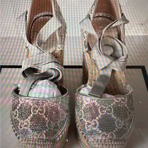 gucci silver espadrilles size 39 +